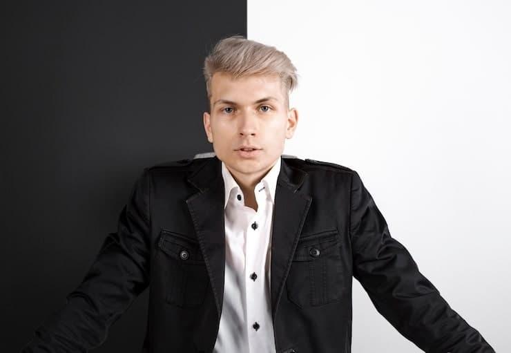 does sharon osbourne wear a wig Exploring the Evidence Behind Her Hairstyles and What Stylists Say